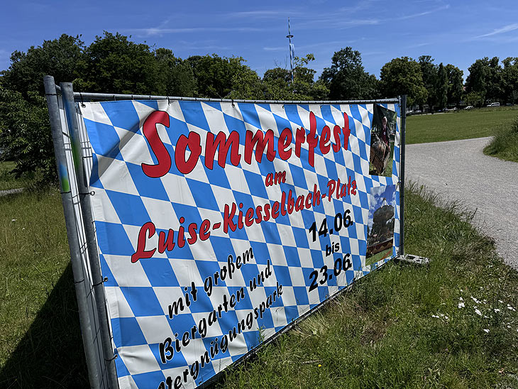 Kinderkarussell von Dräger-Kübler auf dem 1. Sommerfest am Luise Kiesselbach Platz (©Foto: Martin Schmitz)